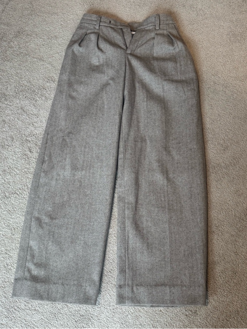 Banana Republic Wide-Leg Trousers in Heather Gray. 00p.